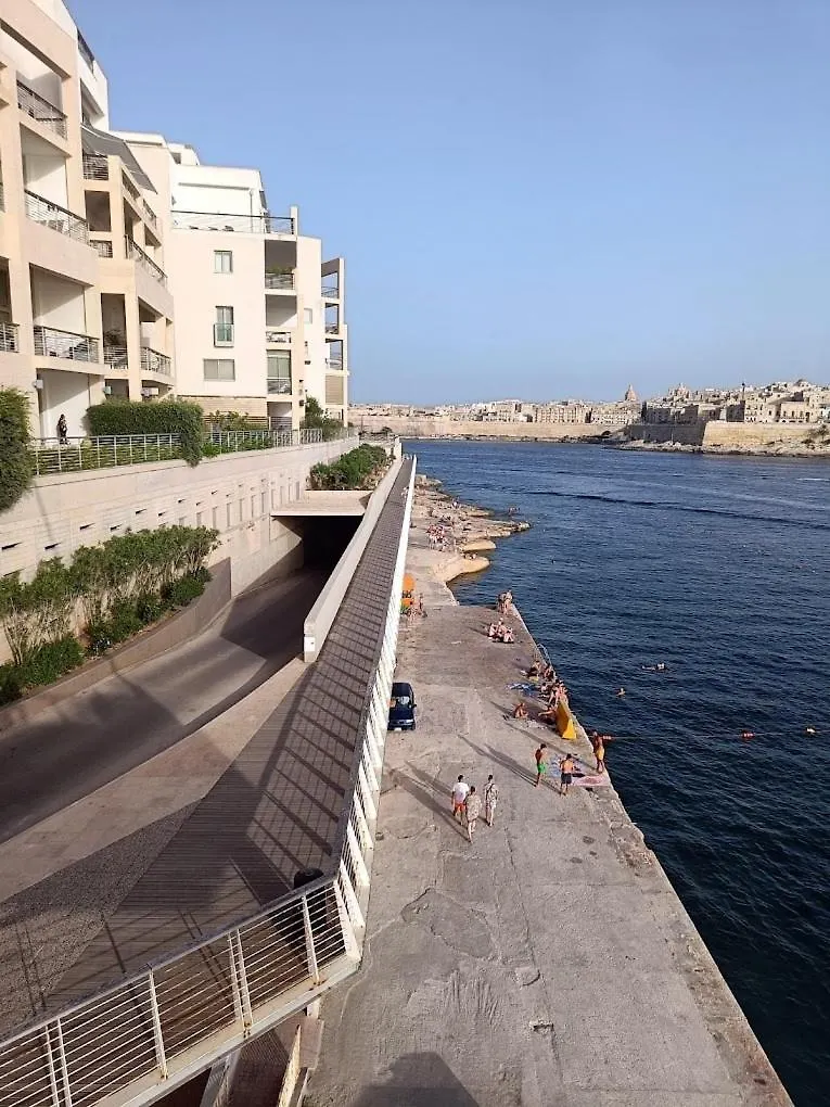 Excellent Location Bright Sliema Tigne Apartment